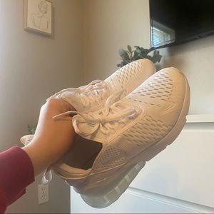 Grade school boy size 4 Nike air 270